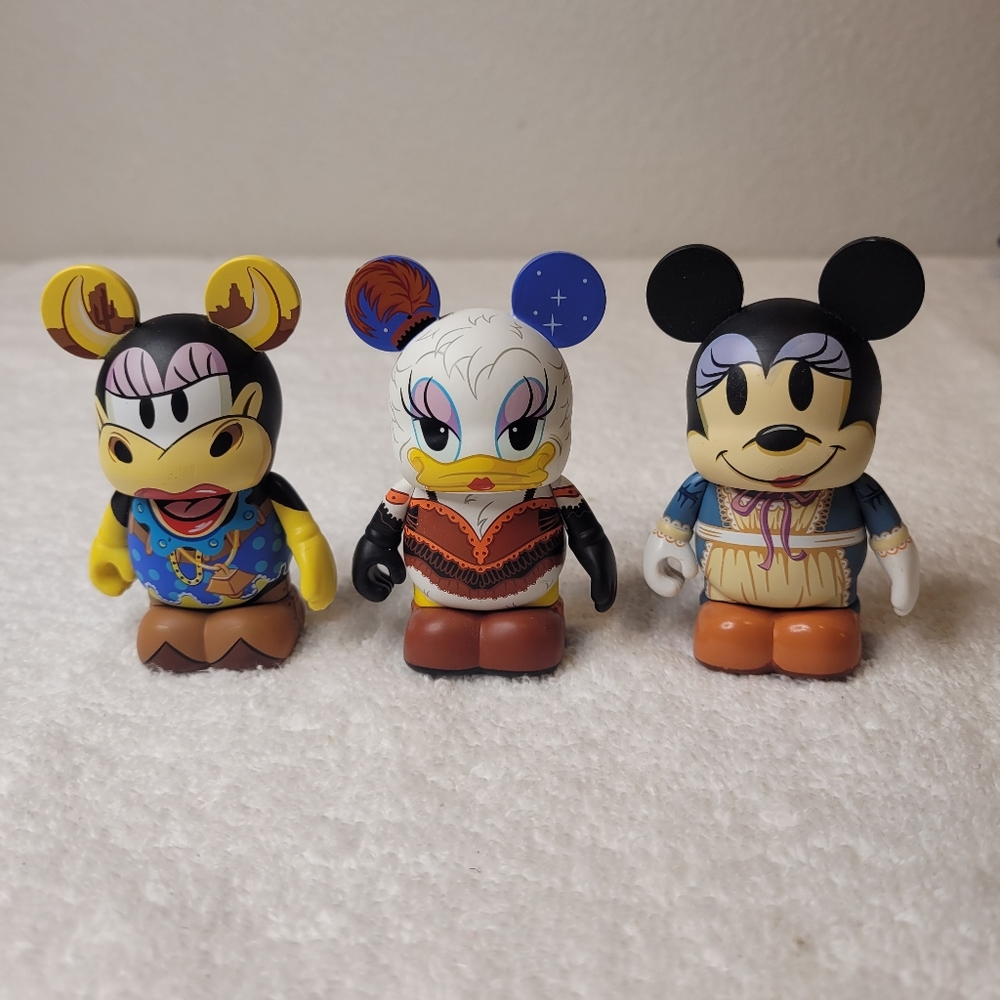Vinylmation Mickeys Wild West Minnie, Daisy & Clarabell figures